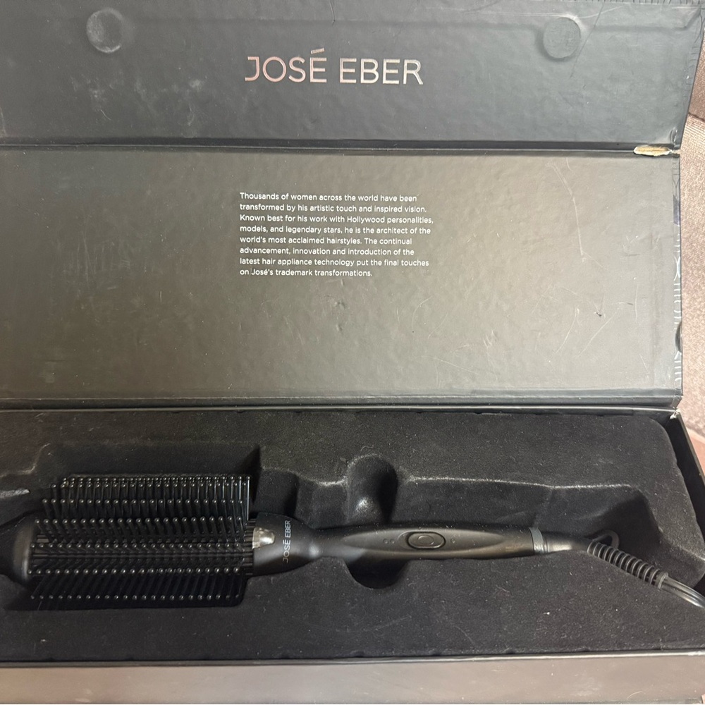 José Eber 4-in-1 Volumizing Hot Brush - Picture 3 of 7